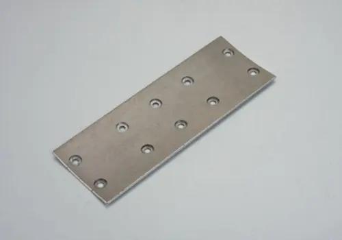 Aké sú vlastnosti bezolejových puzdier z rôznych materiálov?